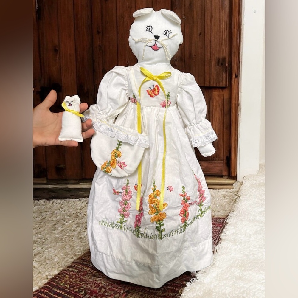 VTG Collectible Bucilla Pillowwease Hand Made Doll kitty / baby Embroidery plush
